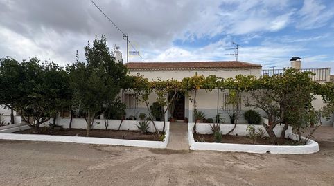 Casa con parcela y apartamento independiente a la venta en Lorca