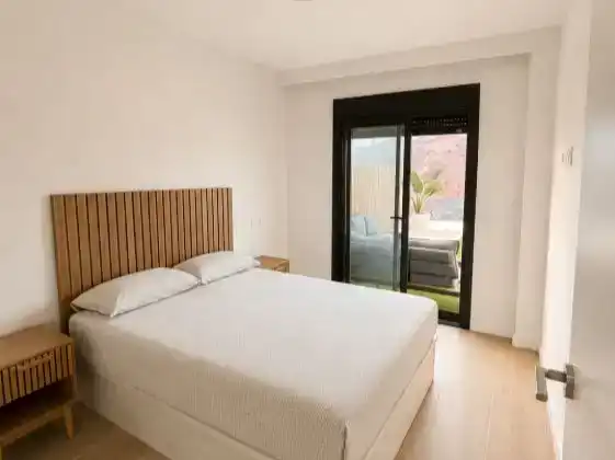 Schlafzimmer von Wohnungen zur Miete in Mogán mit Klimaanlage, Privatgarten und Abstellraum