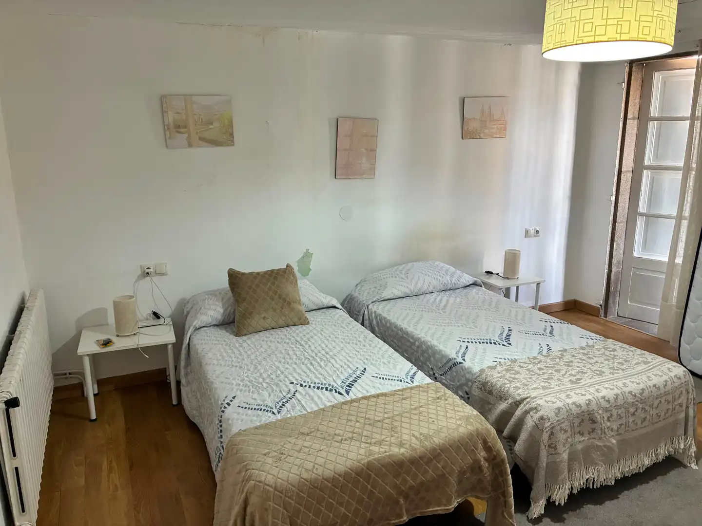 Dormitori de Dúplex per a compartir en Santiago de Compostela  amb Calefacció, Parquet i Moblat