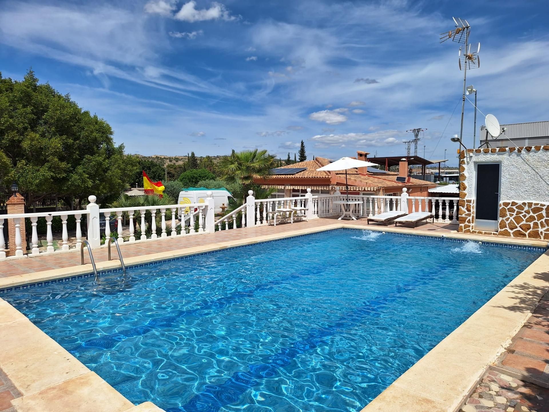 Piscina de Casa o xalet en venda en Elche / Elx amb Aire condicionat, Calefacció i Terrassa