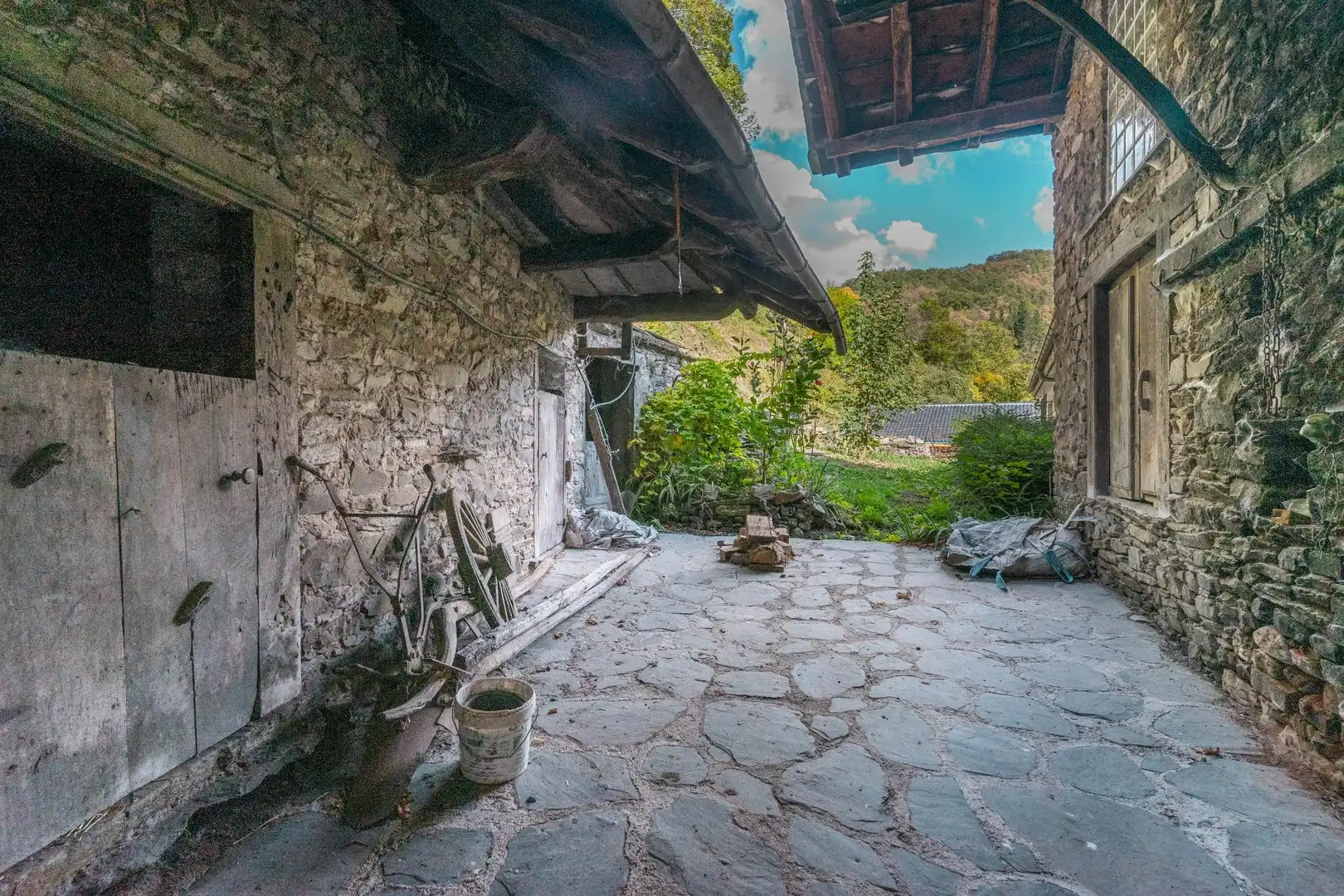 Vista exterior de Casa o xalet en venda en Cangas del Narcea amb Calefacció, Jardí privat i Terrassa