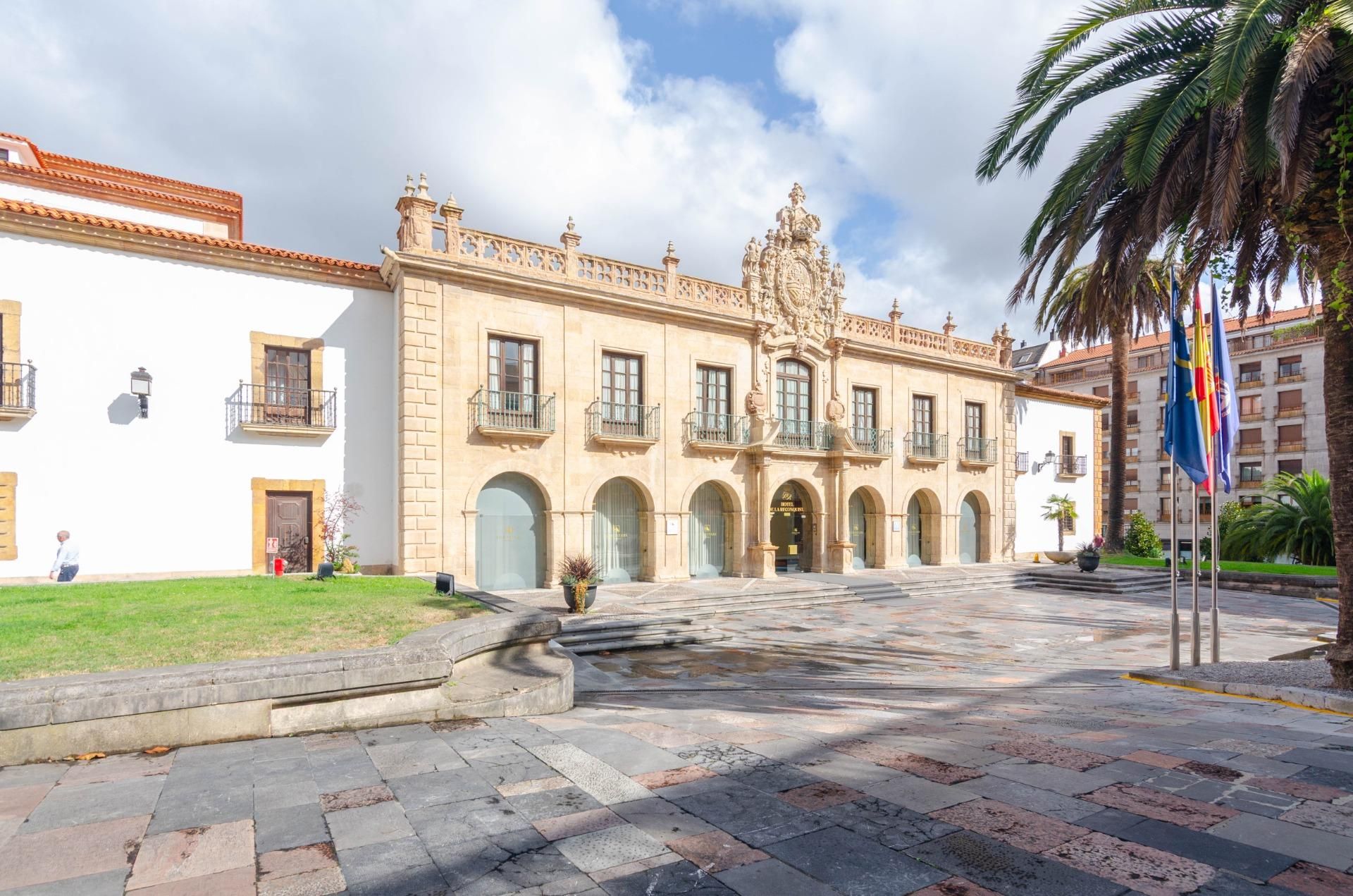 Vista exterior de Piso en venta en Oviedo 