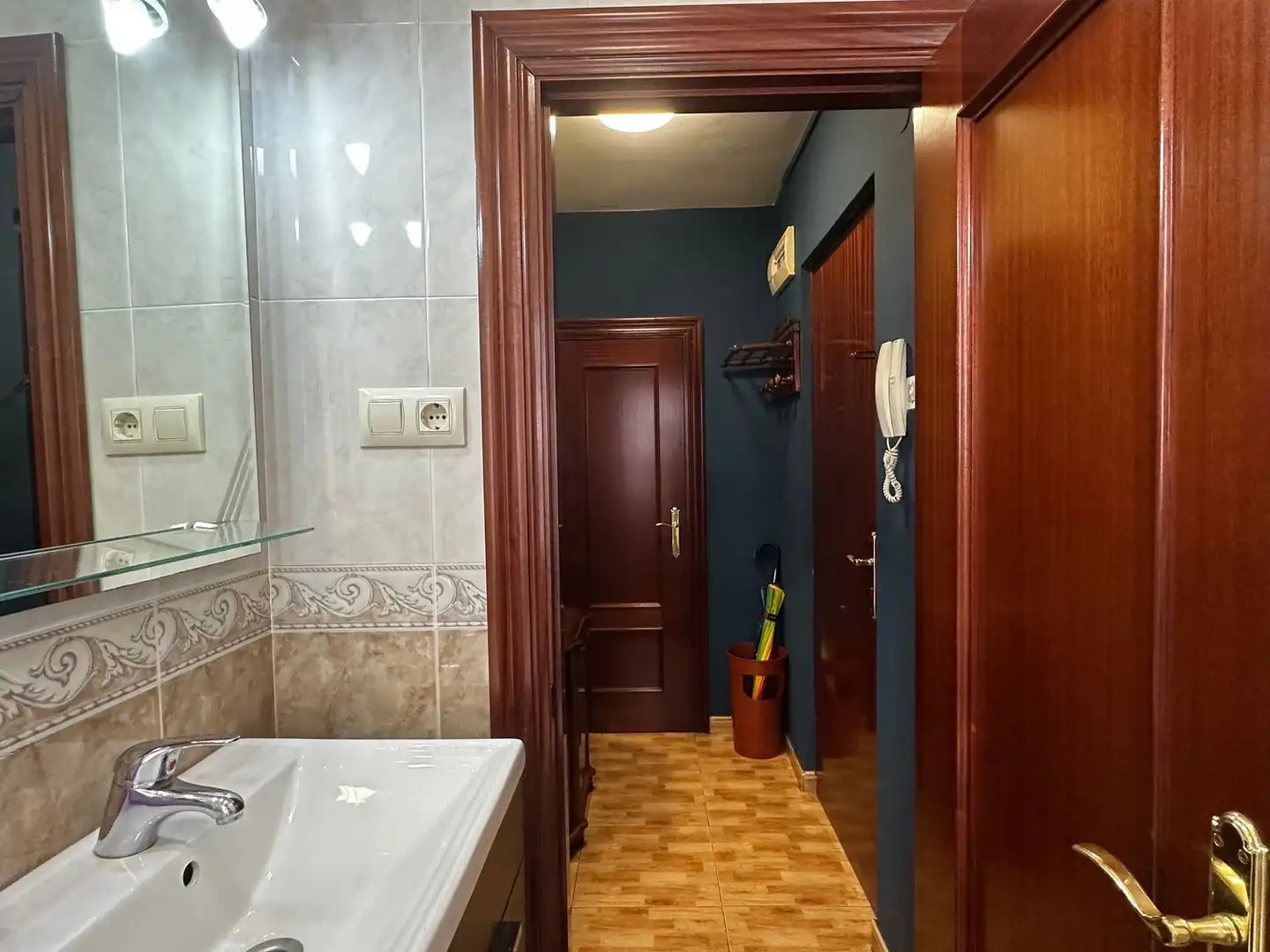 Baño de Piso en venta en Gijón  con Calefacción, Terraza y Piscina