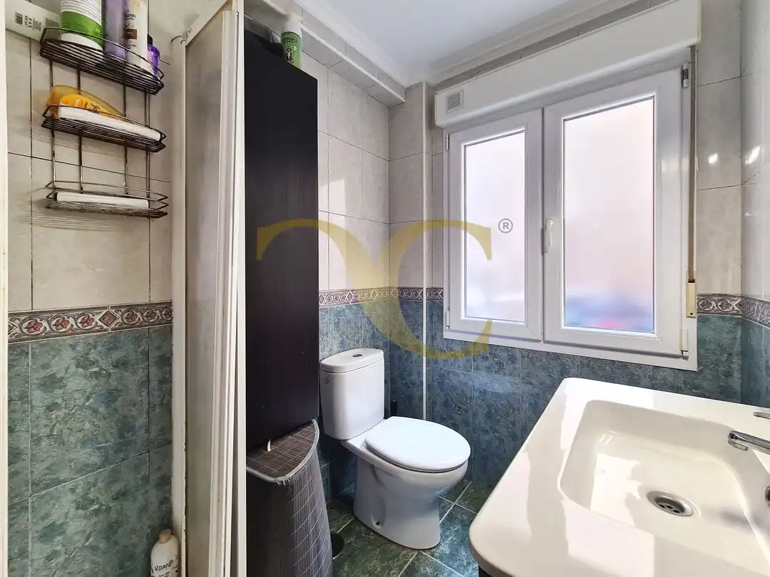 Badezimmer von Wohnung zum Verkauf in Gijón  mit Heizung und Möbliert