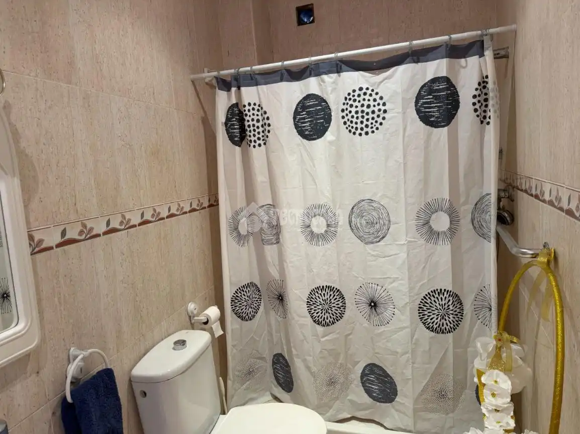 Baño de Casa adosada en venta en Torredelcampo con Aire acondicionado, Terraza y Amueblado