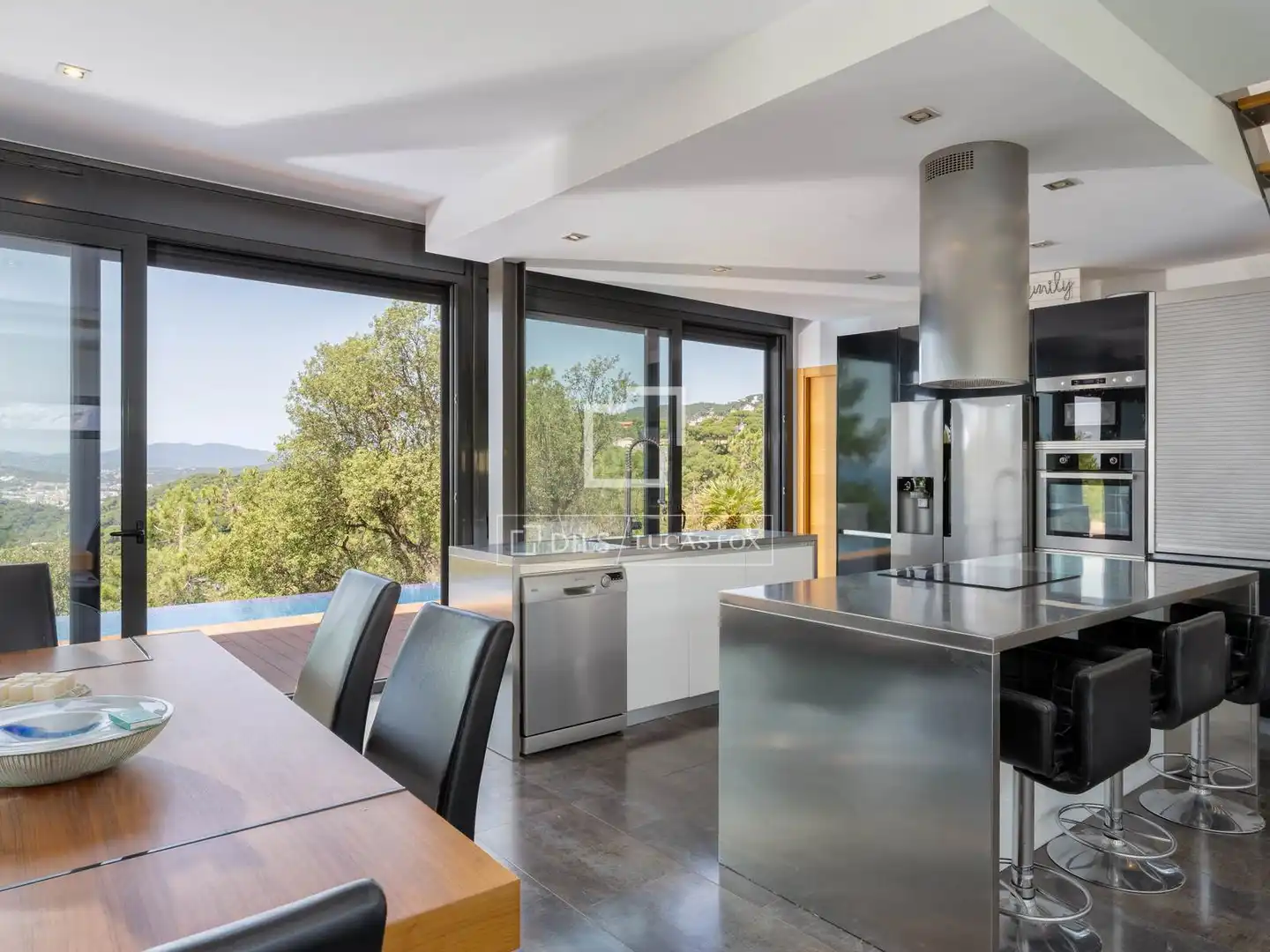 Küche von Haus oder Chalet zum Verkauf in Lloret de Mar mit Klimaanlage, Privatgarten und Terrasse