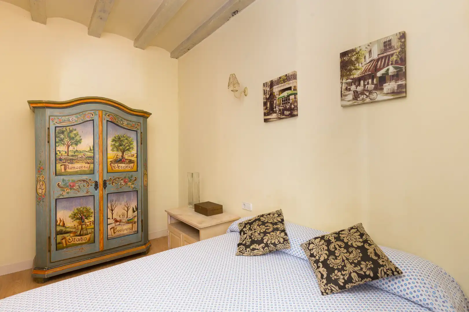 Bedroom of Apartments for sale in Barcelona