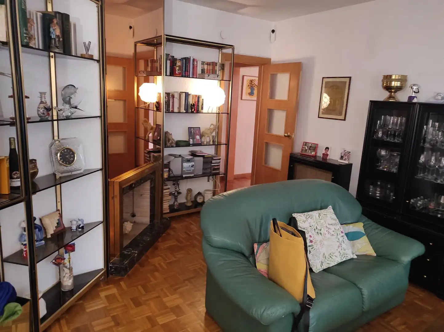 Living room of Ground floor for sale in Esplugues de Llobregat  with Air Conditioner, Heating and Parquet flooring