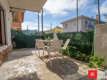 Baixos amb jardí en venda a Carrer del Crisantem