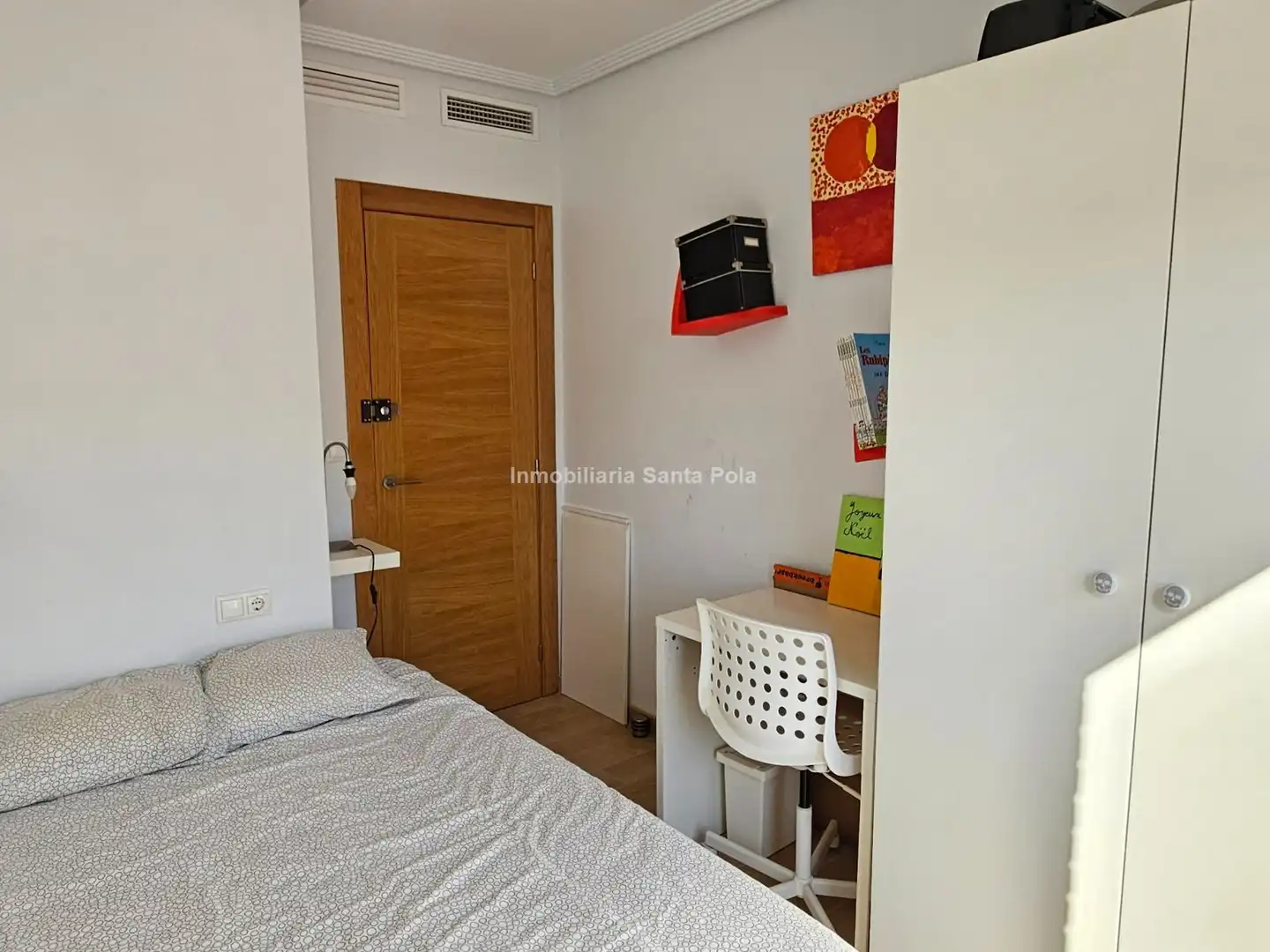 Schlafzimmer von Dachboden zum Verkauf in Santa Pola mit Klimaanlage, Heizung und Terrasse