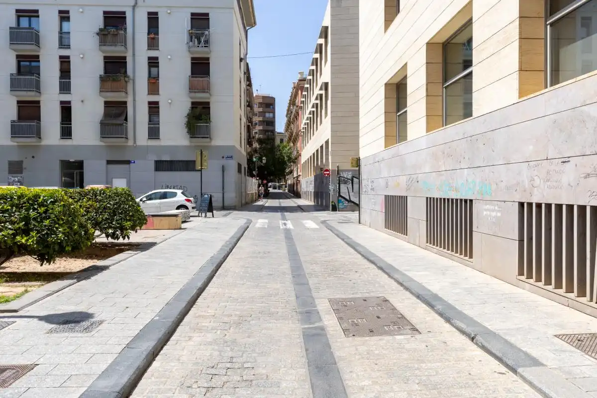 Piso en venta en C/ de Villena, El Pilar