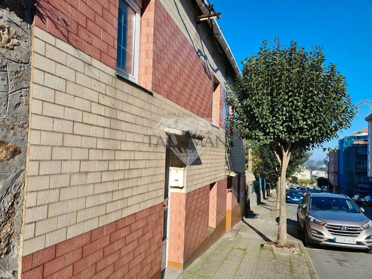 Vista exterior de Casa o xalet en venda en Arteixo amb Calefacció, Jardí privat i Moblat