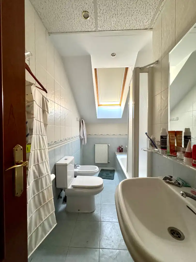 Badezimmer von Maisonette zum Verkauf in Cáceres mit Klimaanlage, Heizung und Parkett