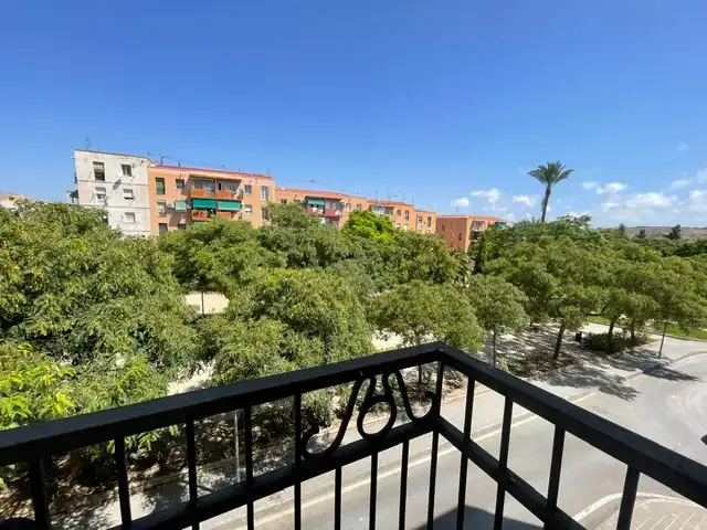 Vista exterior de Pis en venda en Alicante / Alacant amb Aire condicionat, Calefacció i Moblat