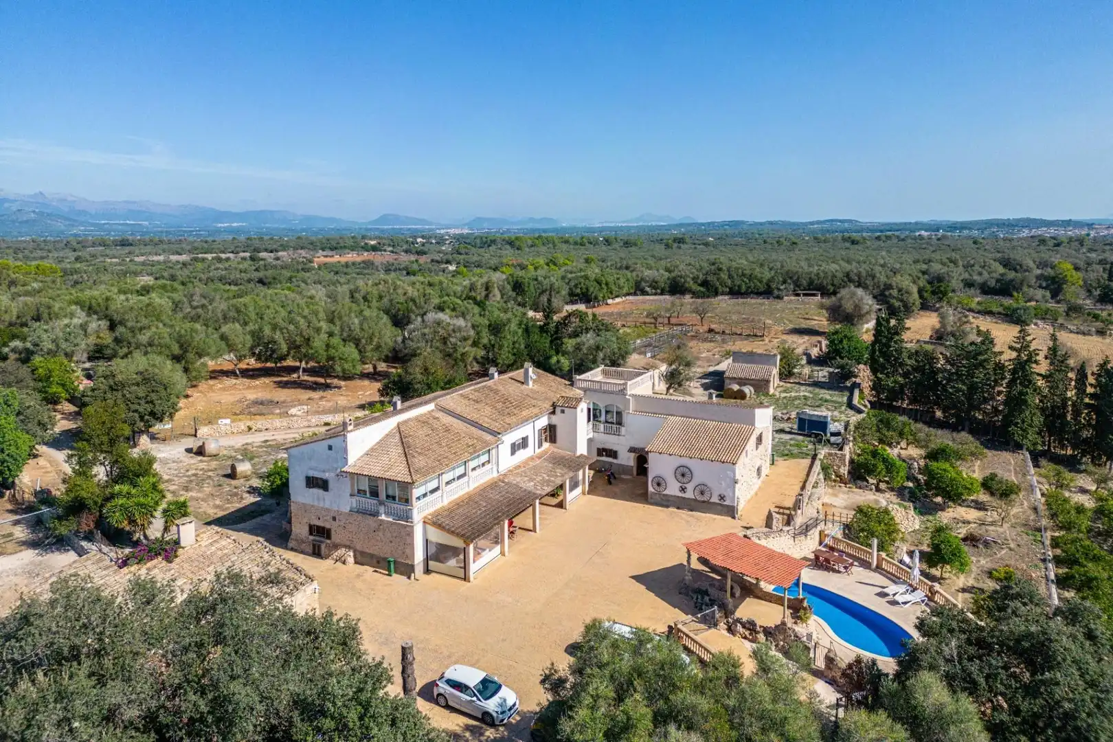 Casa rústica amb terrassa en venda a Lloret de Vistalegre