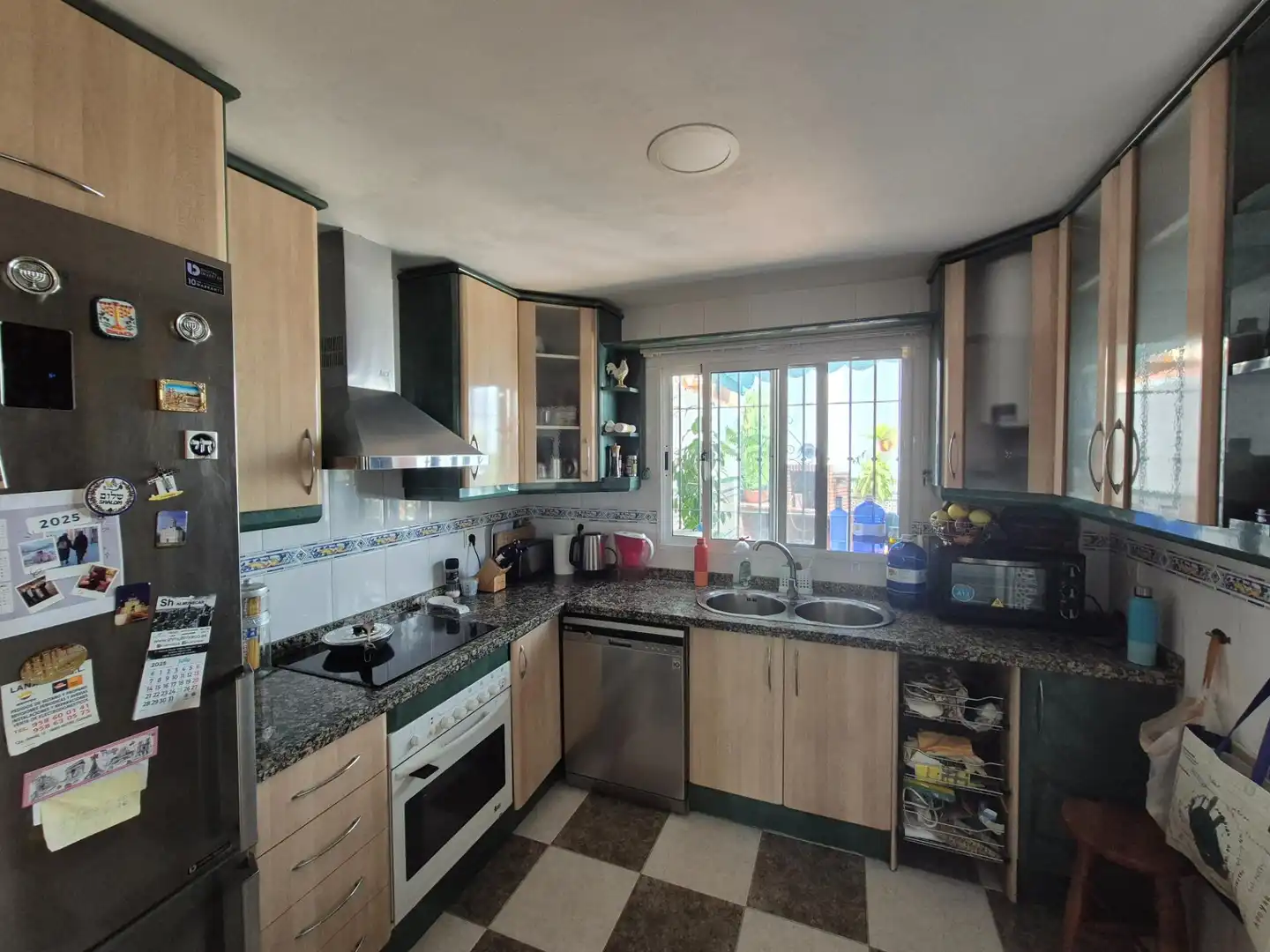 Cocina de Casa adosada en venta en Almuñécar con Terraza, Balcón y Piscina comunitaria