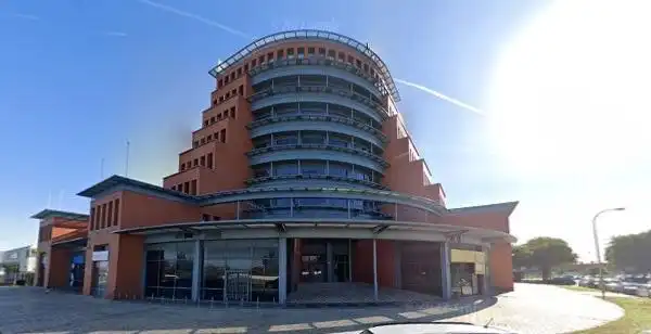 Vista exterior de Oficina de lloguer en Sevilla amb Aire condicionat i Calefacció
