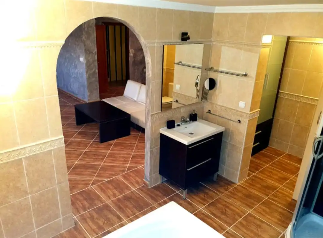 Baño de Estudio de alquiler en Marbella con Amueblado
