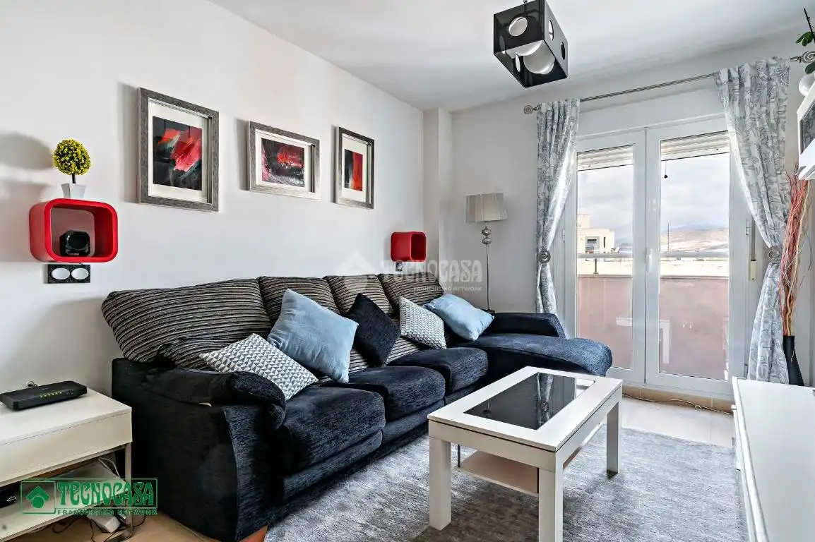 Wohnzimmer von Wohnung zum Verkauf in Roquetas de Mar mit Klimaanlage