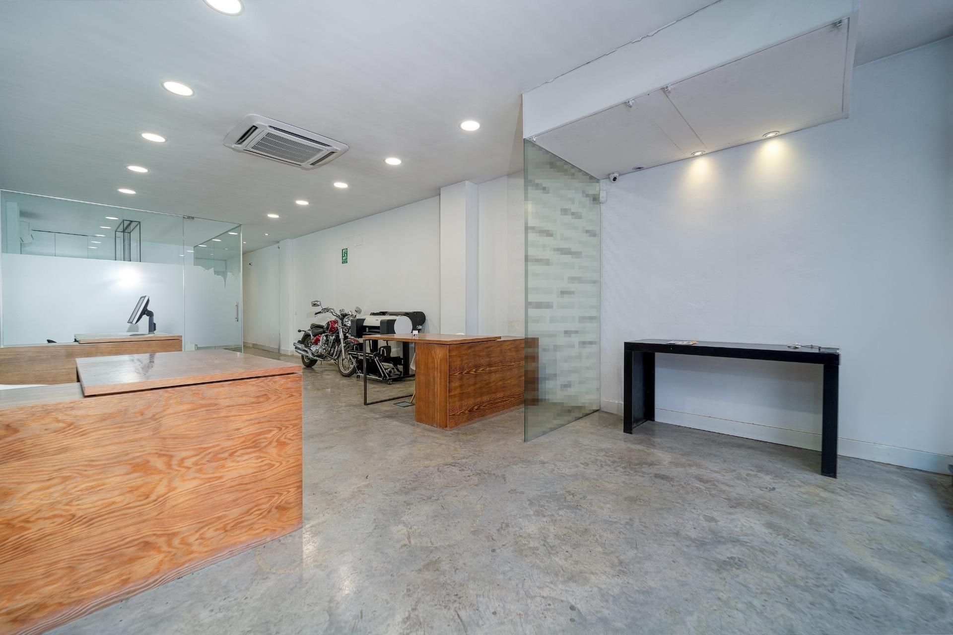 Office for sale in Cuenca Capital  with Air Conditioner