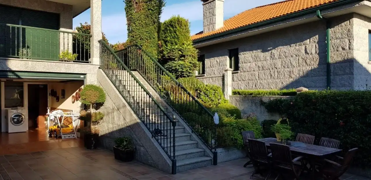 Terrassa de Casa o xalet en venda en Poio amb Terrassa i Piscina