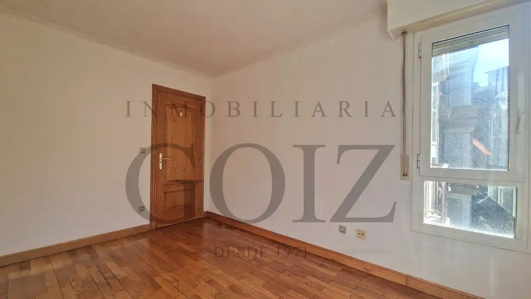 Habitación de Piso en venta en Donostia - San Sebastián  con Calefacción y Balcón