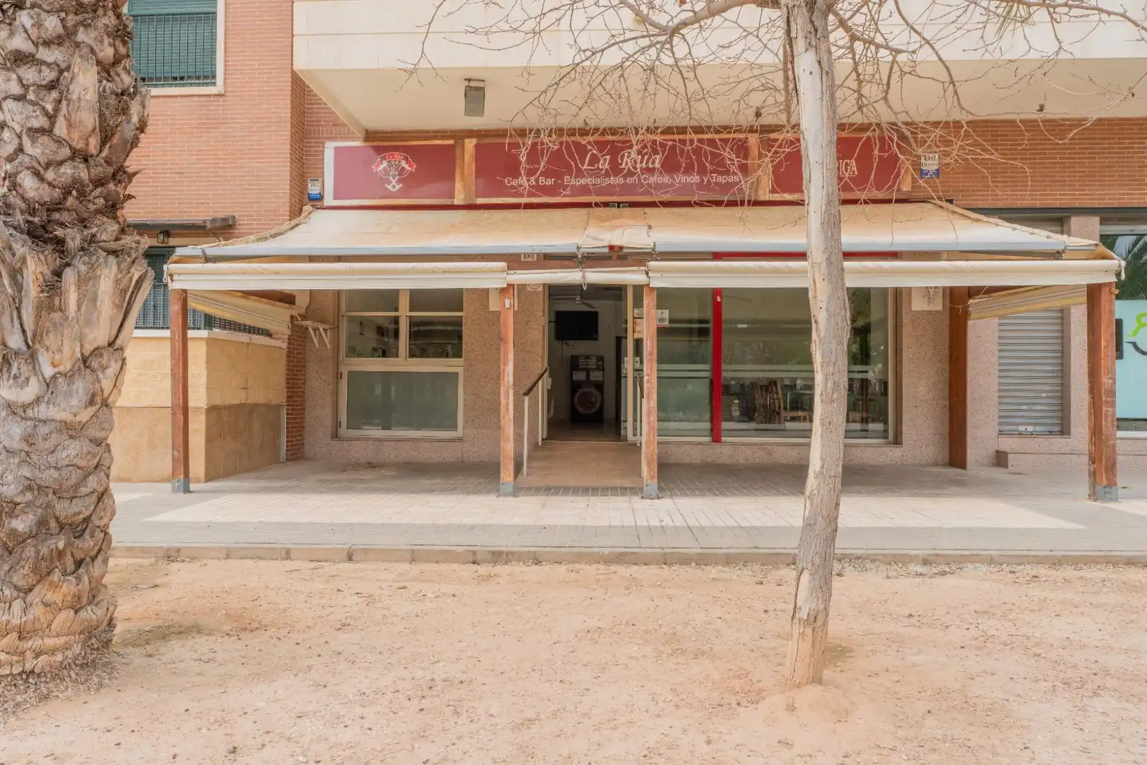 Vista exterior de Local en venta en Elche / Elx con Aire acondicionado y Amueblado