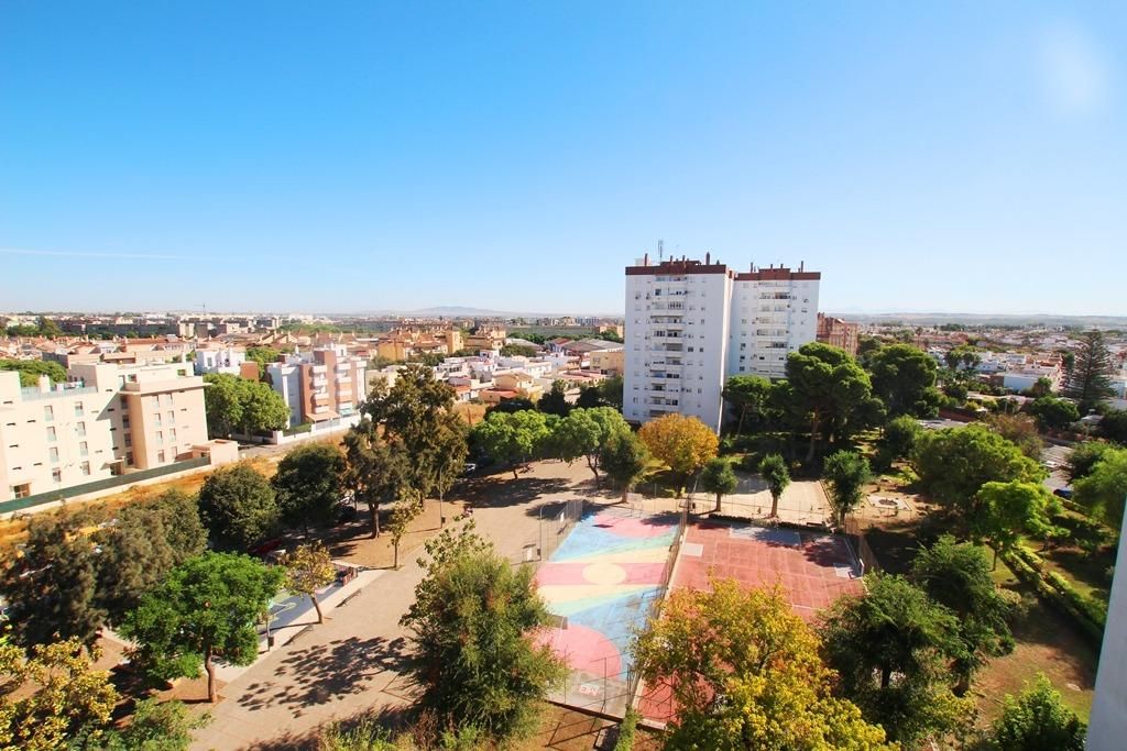 Vista exterior de Piso en venta en Jerez de la Frontera con Terraza y Alarma