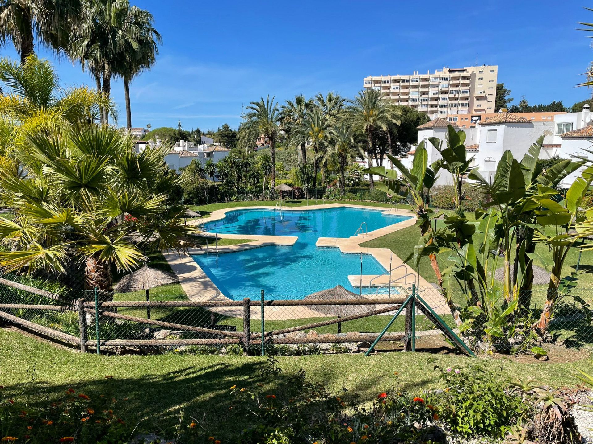 Swimming pool of Single-family semi-detached for sale in Estepona  with Air Conditioner, Heating and Terrace