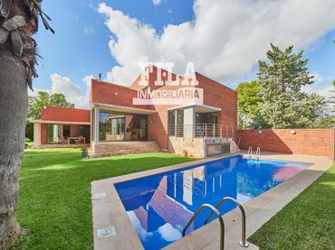 Villa con piscina in vendita a Mar del Japo