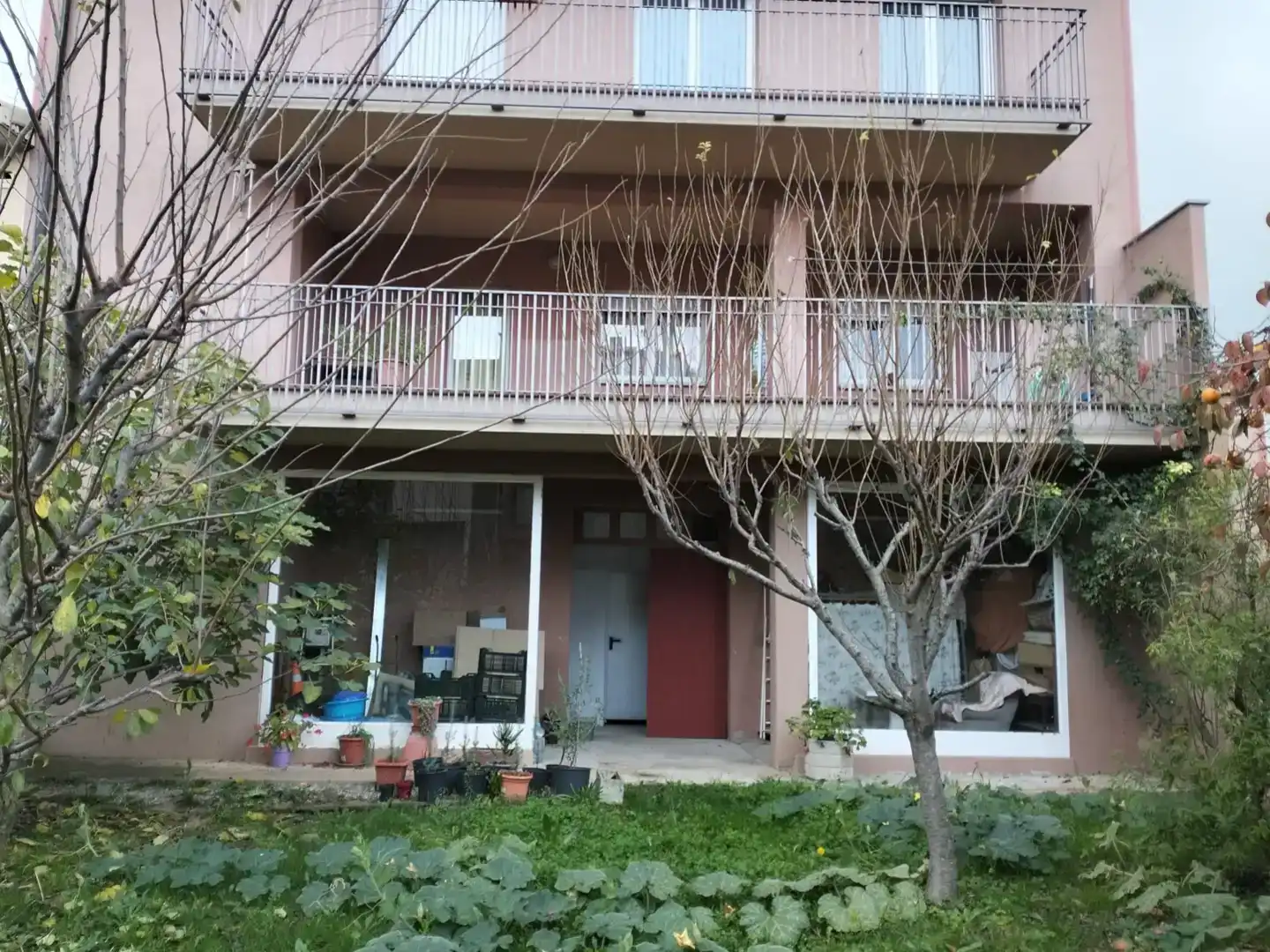 Außenansicht von Wohnung zur Miete in La Vall d'en Bas mit Privatgarten, Abstellraum und Möbliert