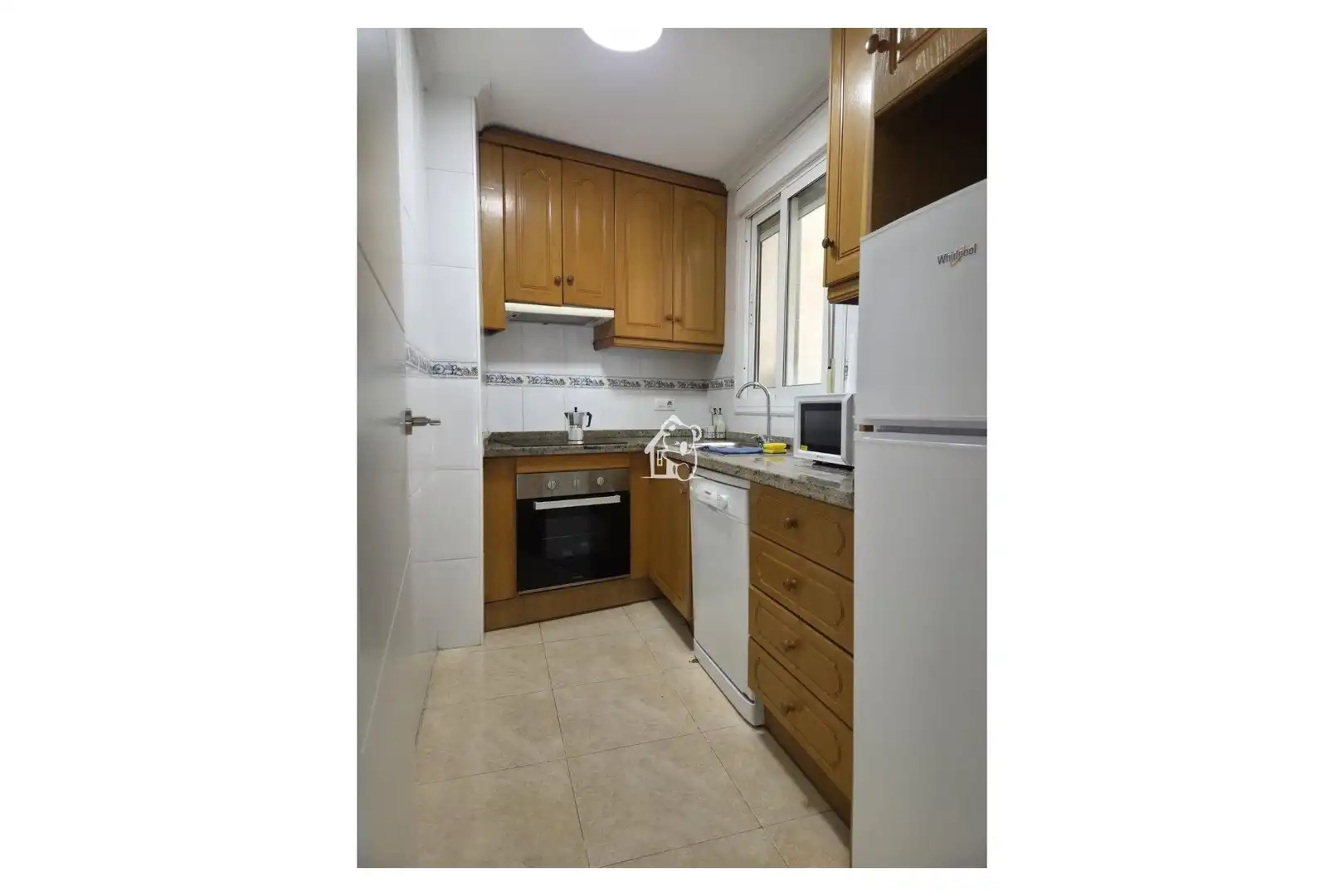 Cuina de Apartament de lloguer en Torrevieja amb Aire condicionat, Terrassa i Moblat
