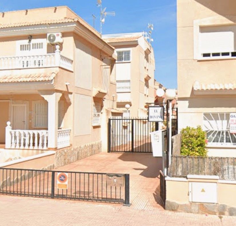 Casa adosada en venda a Calle Isla de Tabarca, 57, Centro