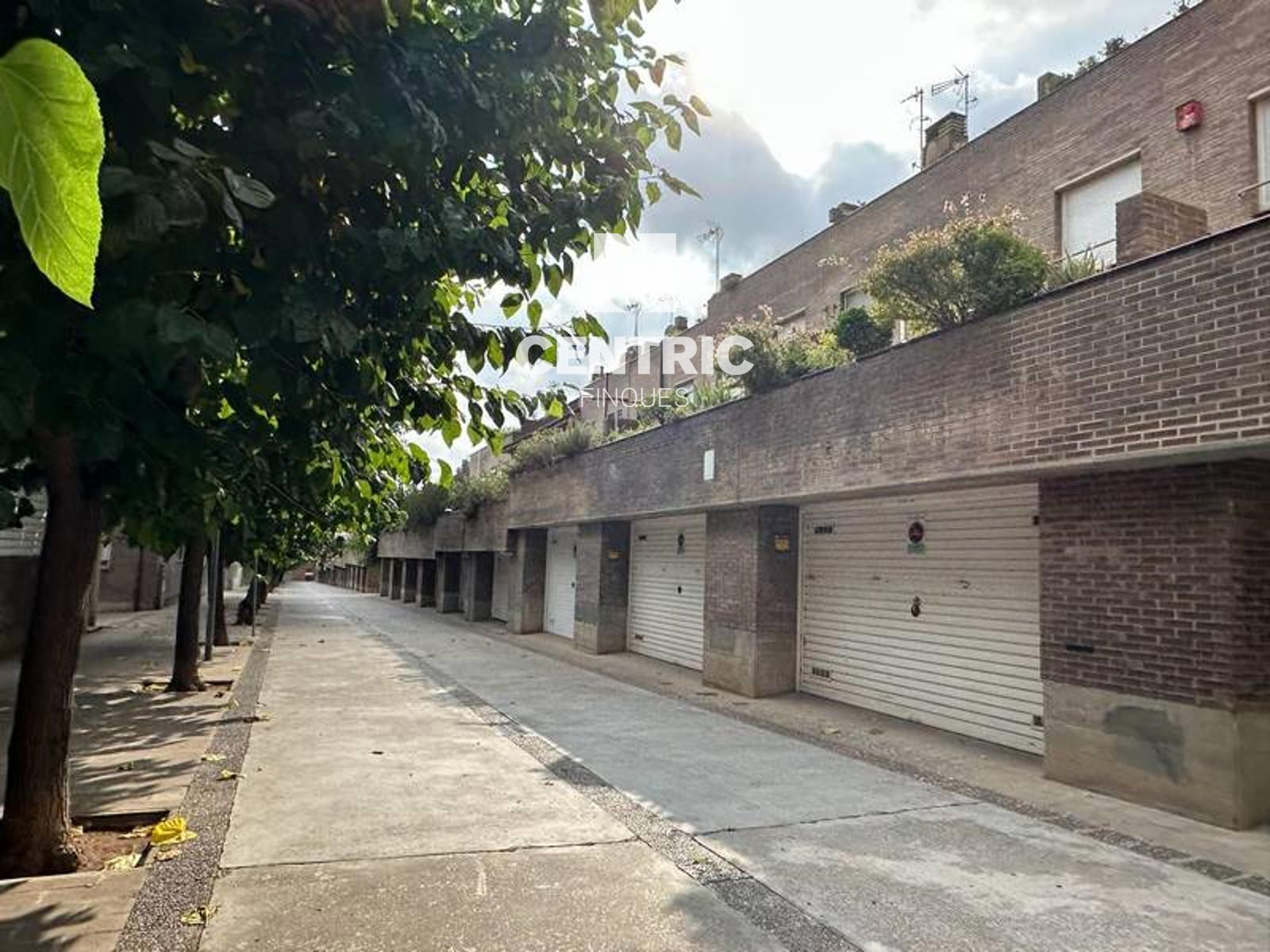 Vista exterior de Casa adosada en venda en Sabadell amb Aire condicionat, Calefacció i Terrassa