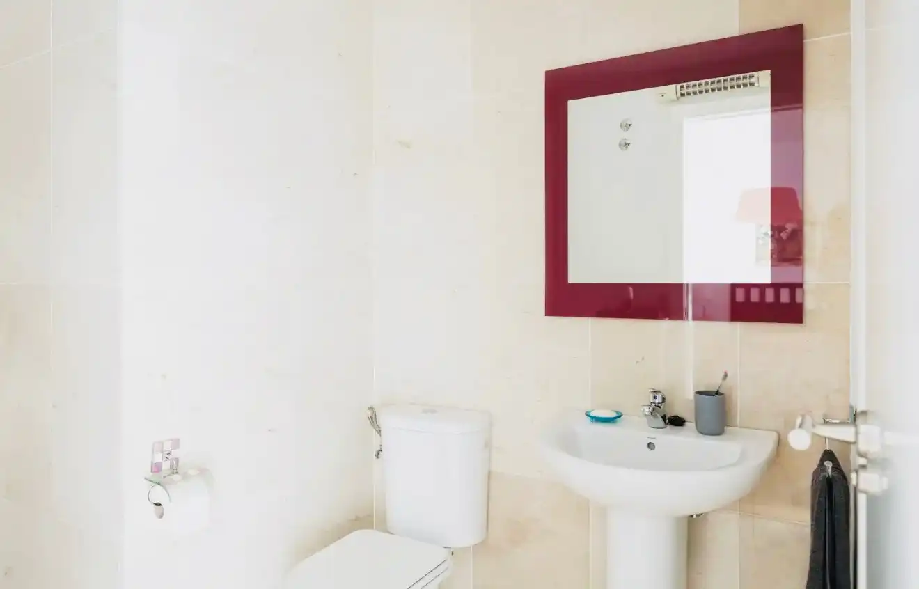 Badezimmer von Einfamilien-Reihenhaus zum Verkauf in Dénia mit Klimaanlage, Heizung und Terrasse