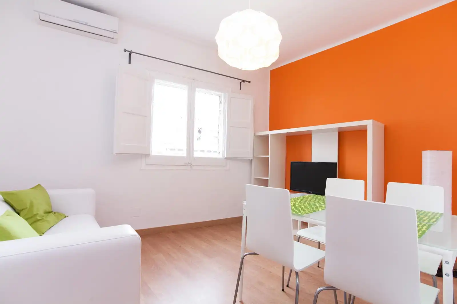 Living room of Apartments for sale in  Madrid Capital  with Air Conditioner, Heating and Furnished