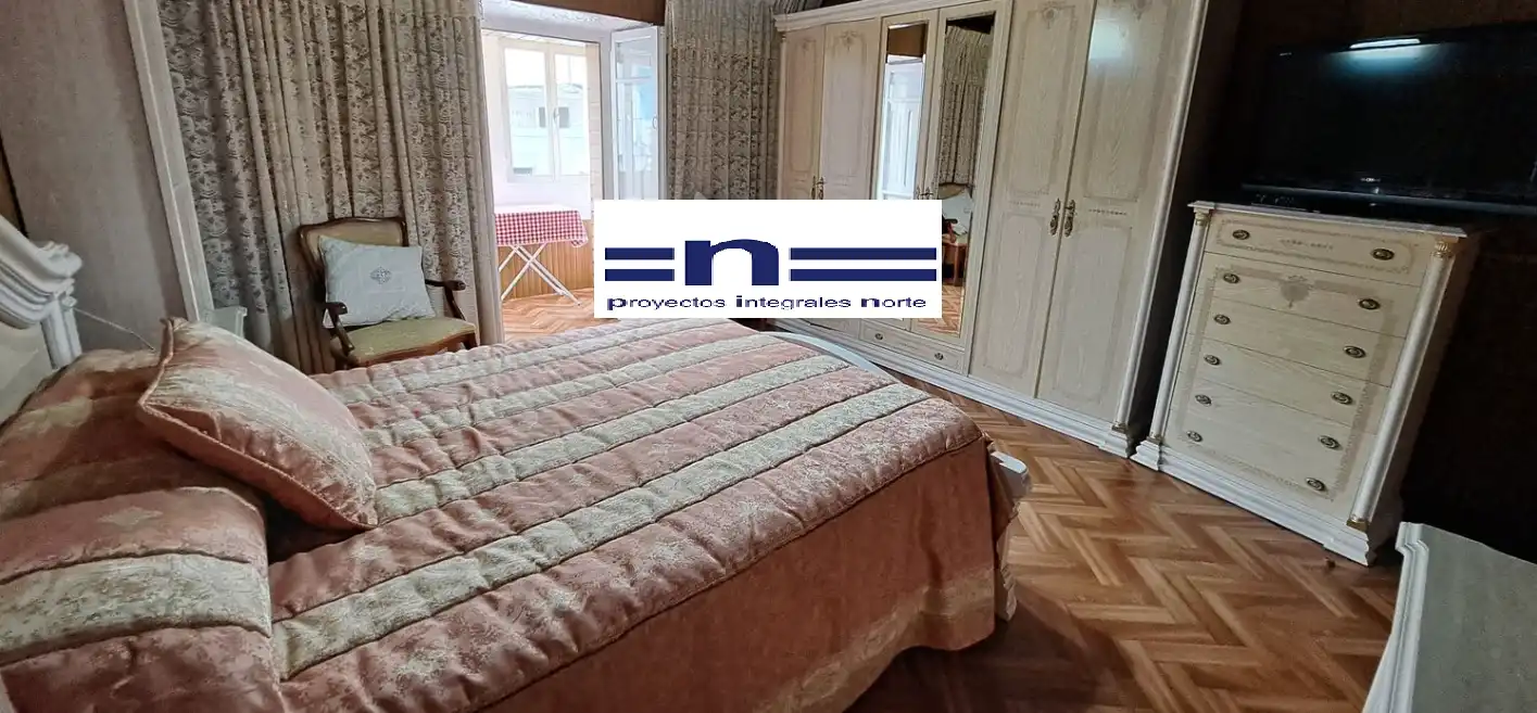 Habitación de Casa adosada en venta en Muxía con Amueblado y Balcón