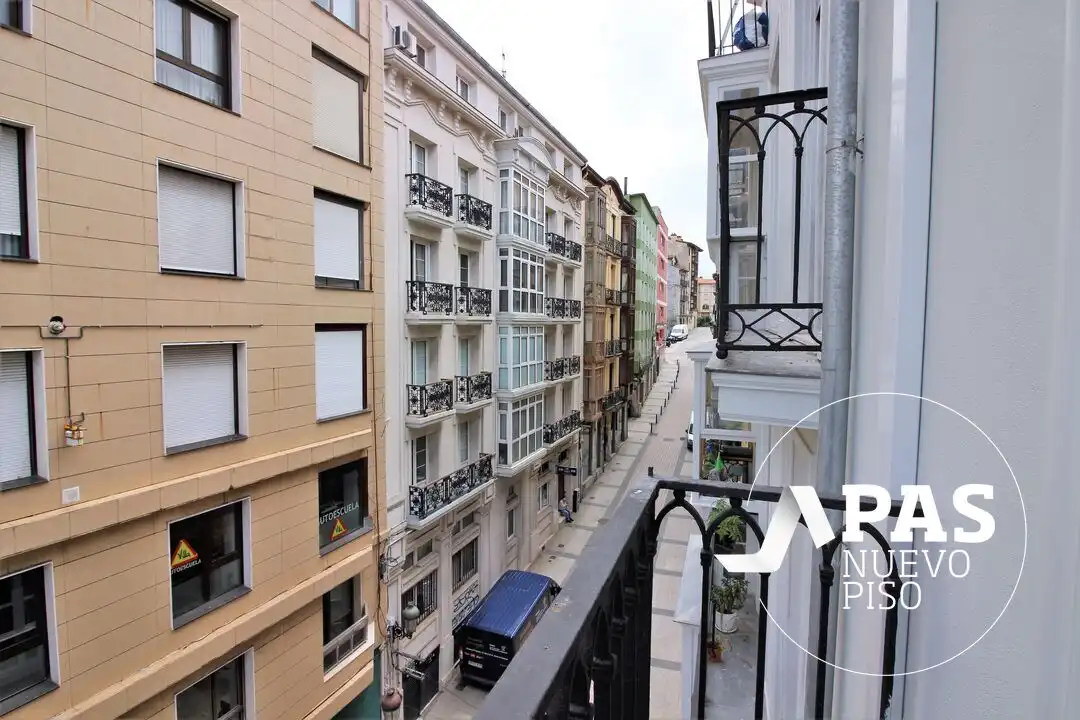 Außenansicht von Wohnung zum Verkauf in Santander mit Heizung und Balkon