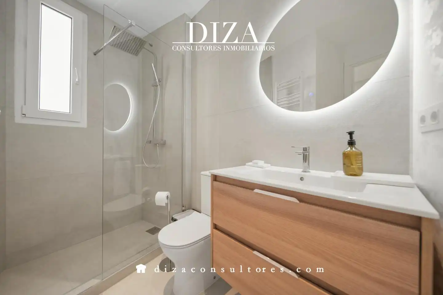 Bathroom of Flat for rent in Madrid  with Air Conditioner and Heating