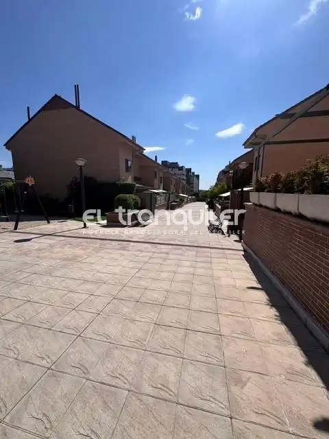 Exterior view of Detached homes for rent in Rivas-Vaciamadrid  with Air Conditioner, Private garden and Terrace