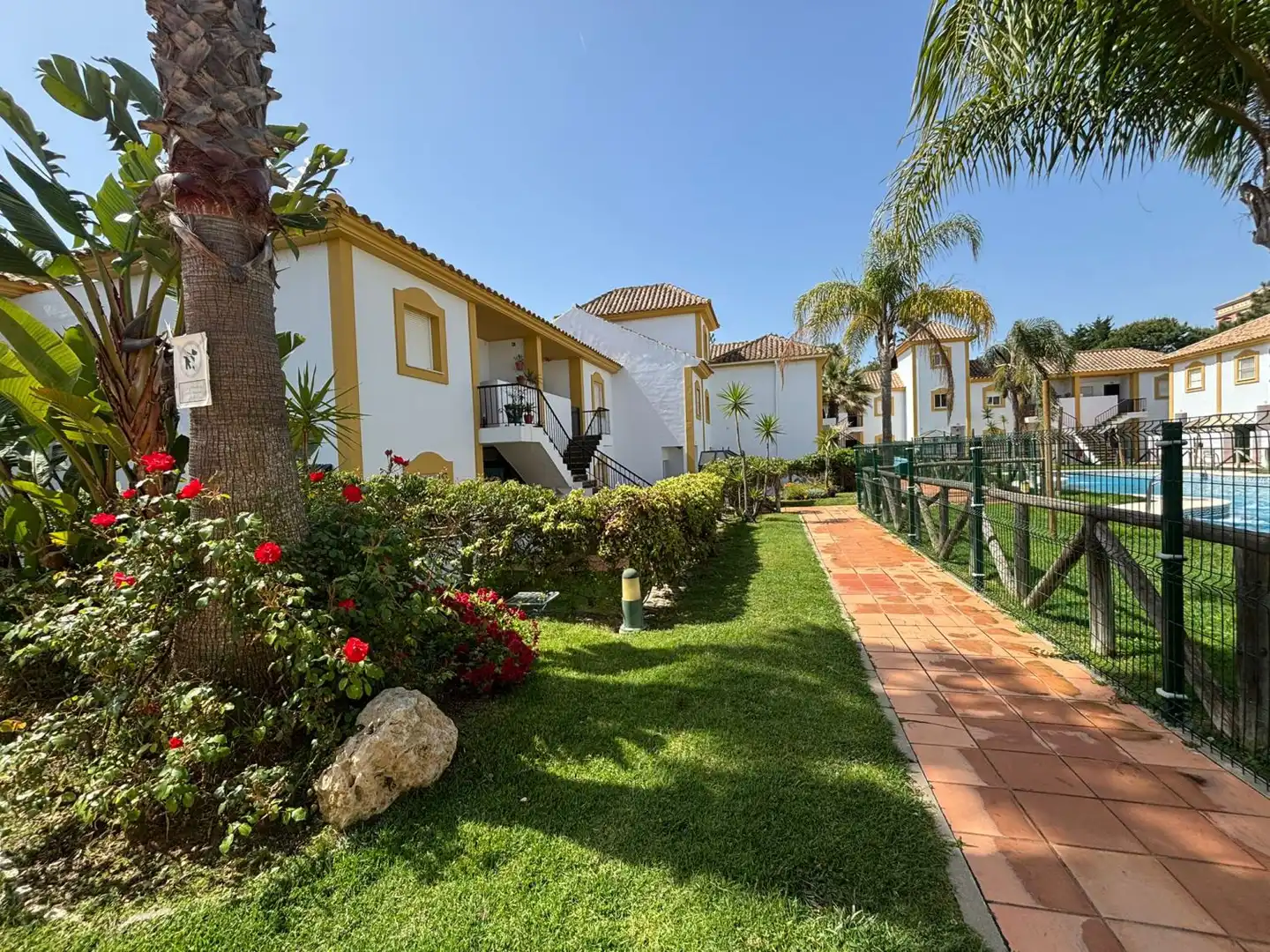 Vista exterior de Casa adosada en venta en Islantilla con Aire acondicionado, Terraza y Trastero