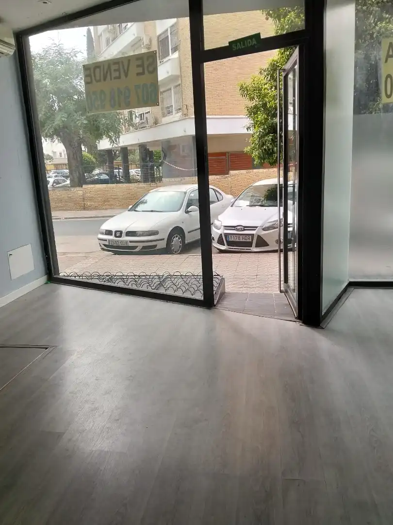 Local comercial en venda a Nervión, imagen 2