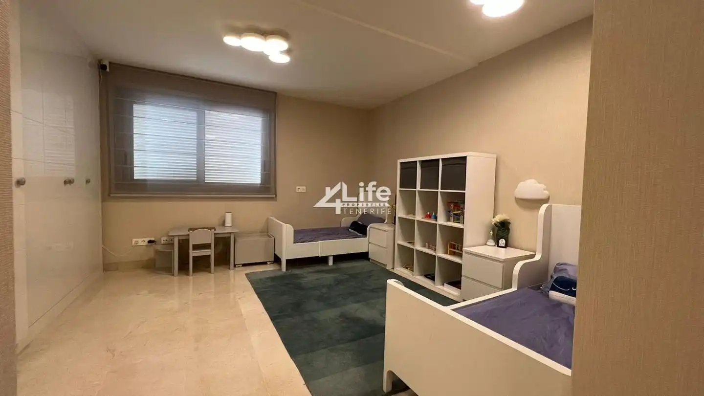Schlafzimmer von Erdgeschoss zum Verkauf in Adeje mit Klimaanlage, Terrasse und Möbliert