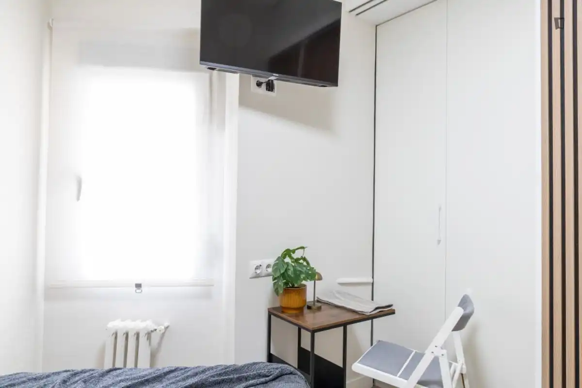 Habitación de Apartamento para compartir en Madrid con Calefacción, Amueblado y Horno
