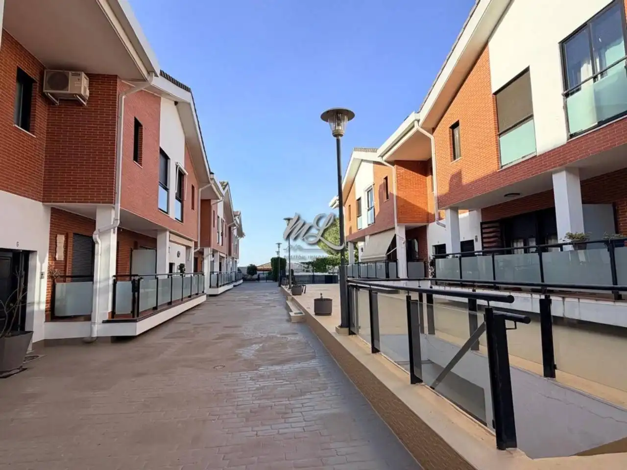 Vista exterior de Casa adosada en venta en Santa Cruz del Retamar con Aire acondicionado, Calefacción y Jardín privado