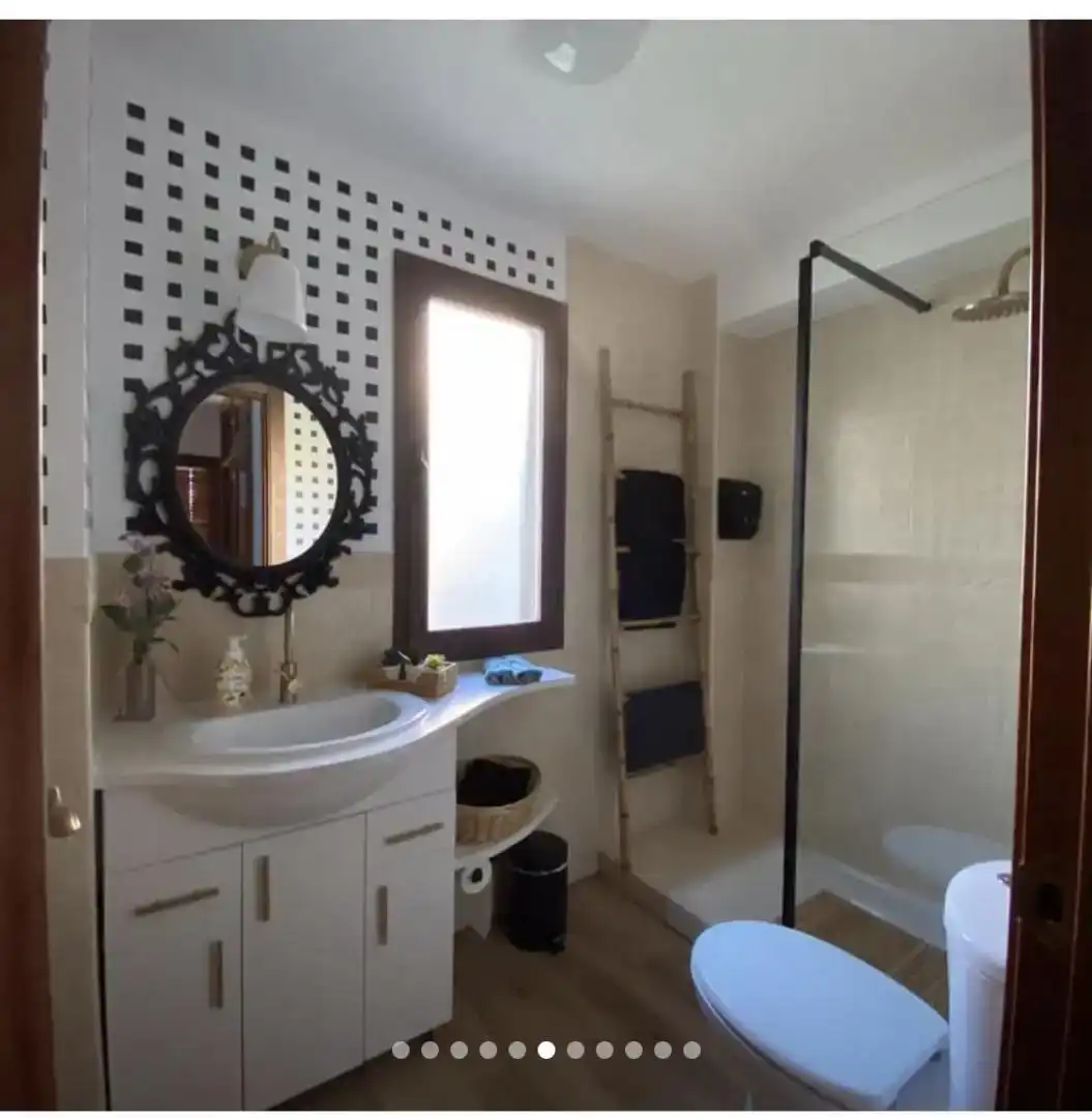 Badezimmer von Wohnung zur Miete in El Ronquillo mit Klimaanlage, Parkett und Möbliert