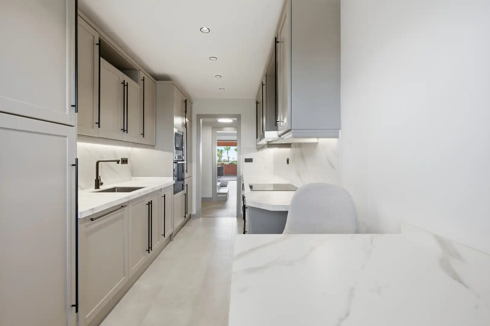 Cocina de Ático en venta en Estepona con Terraza, Piscina y Piscina comunitaria