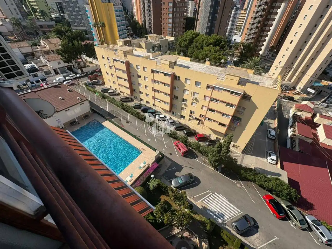 Außenansicht von Wohnung zum Verkauf in Benidorm mit Klimaanlage und Gemeinschaftspool