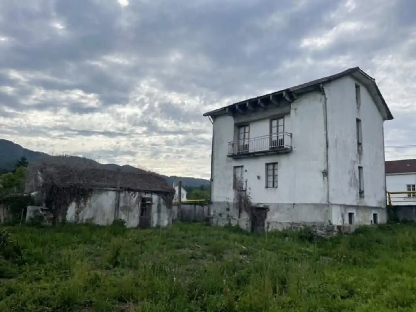 Vista exterior de Casa o xalet en venda en Cariño amb Jardí privat