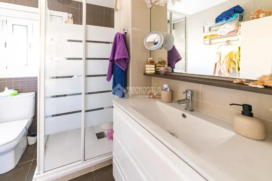 Baño de Piso en venta en Cunit con Aire acondicionado, Parquet y Terraza